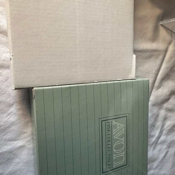 Vintage AVON Mother’s Day Plate – 1989 “Loving is Caring” Collectible - Picture 6 of 6